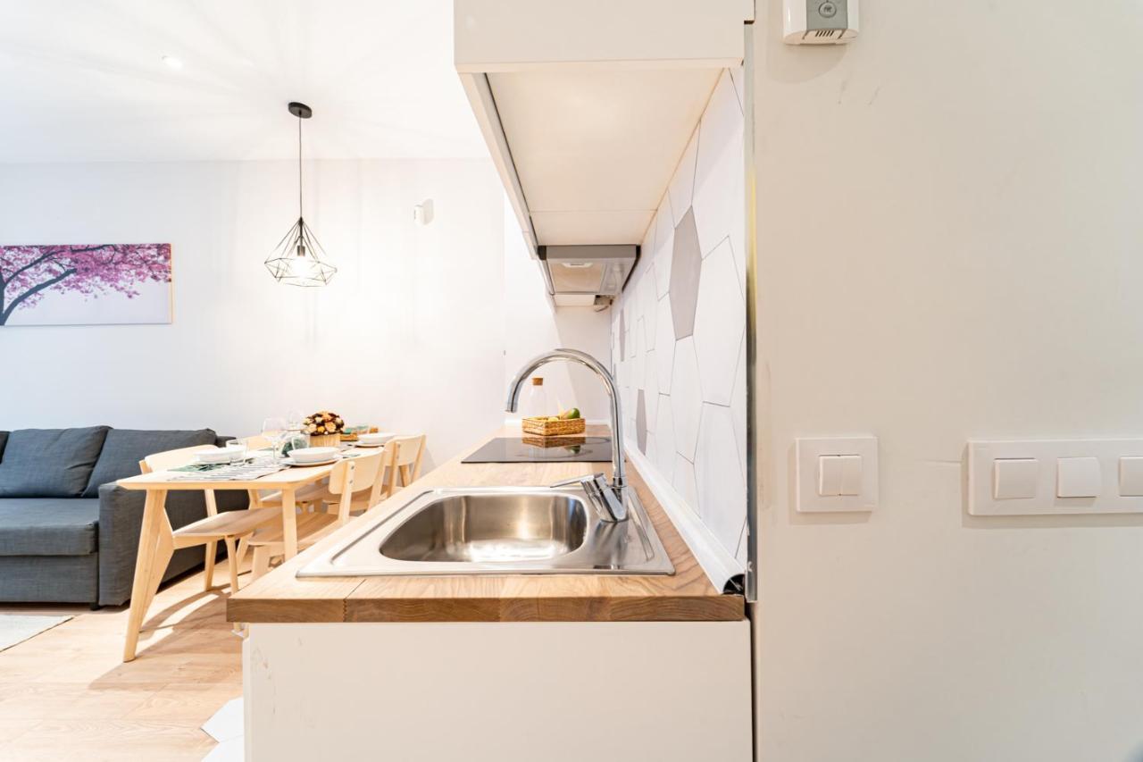 Edsam Madrid Apartments White Extérieur photo
